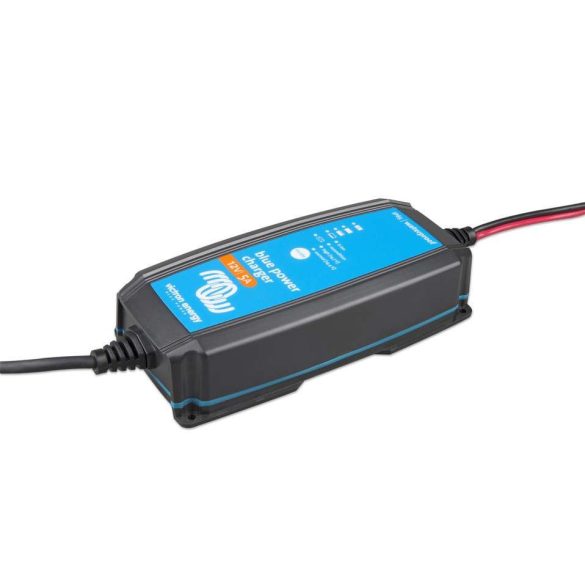 Blue Power IP65 Akkumulátor Töltő 12V 5A+ DC csatlakozó